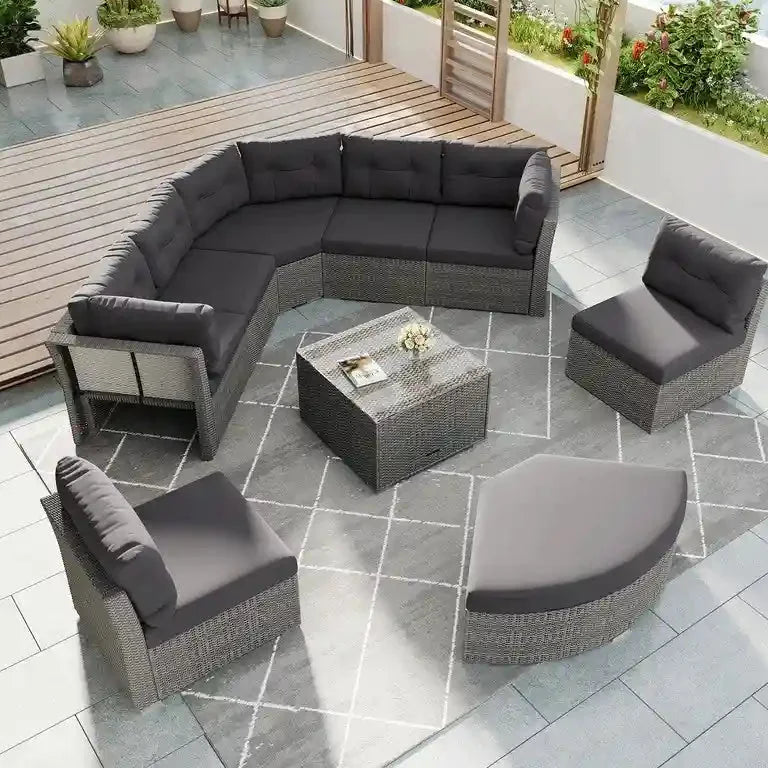 Lit de jour d'angle en rotin avec coussins moelleux et table centrale Merrelo™