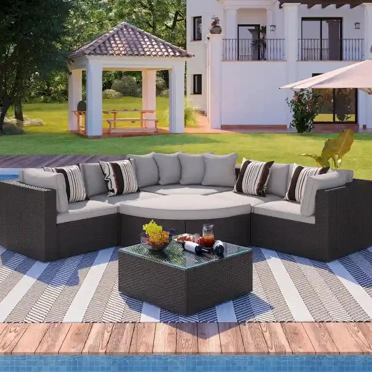 Salon de jardin 7 pièces en résine tressée, coussins gris et table en verre Merrelo™